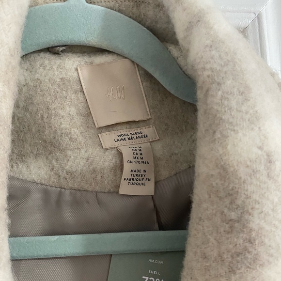 Beige coat - Picture 3 of 5